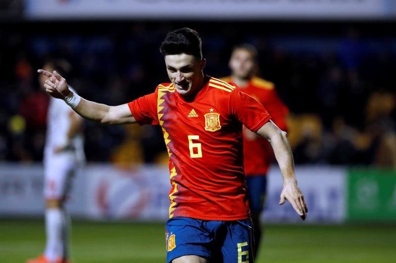 Llegó, debutó y triunfó. El mediocentro sportinguista ha sido el protagonista del primer gol ante Macedonia. Un golazo, que el rojiblanco ha celebrado con su compañeros de selección.