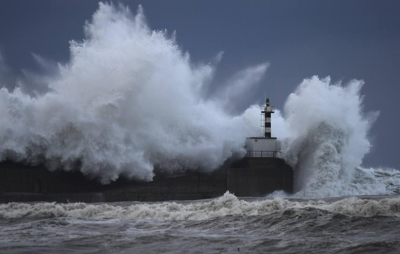 Fotos: Las espectaculares imágenes que deja el temporal en Viavélez y San Esteban de Pravia
