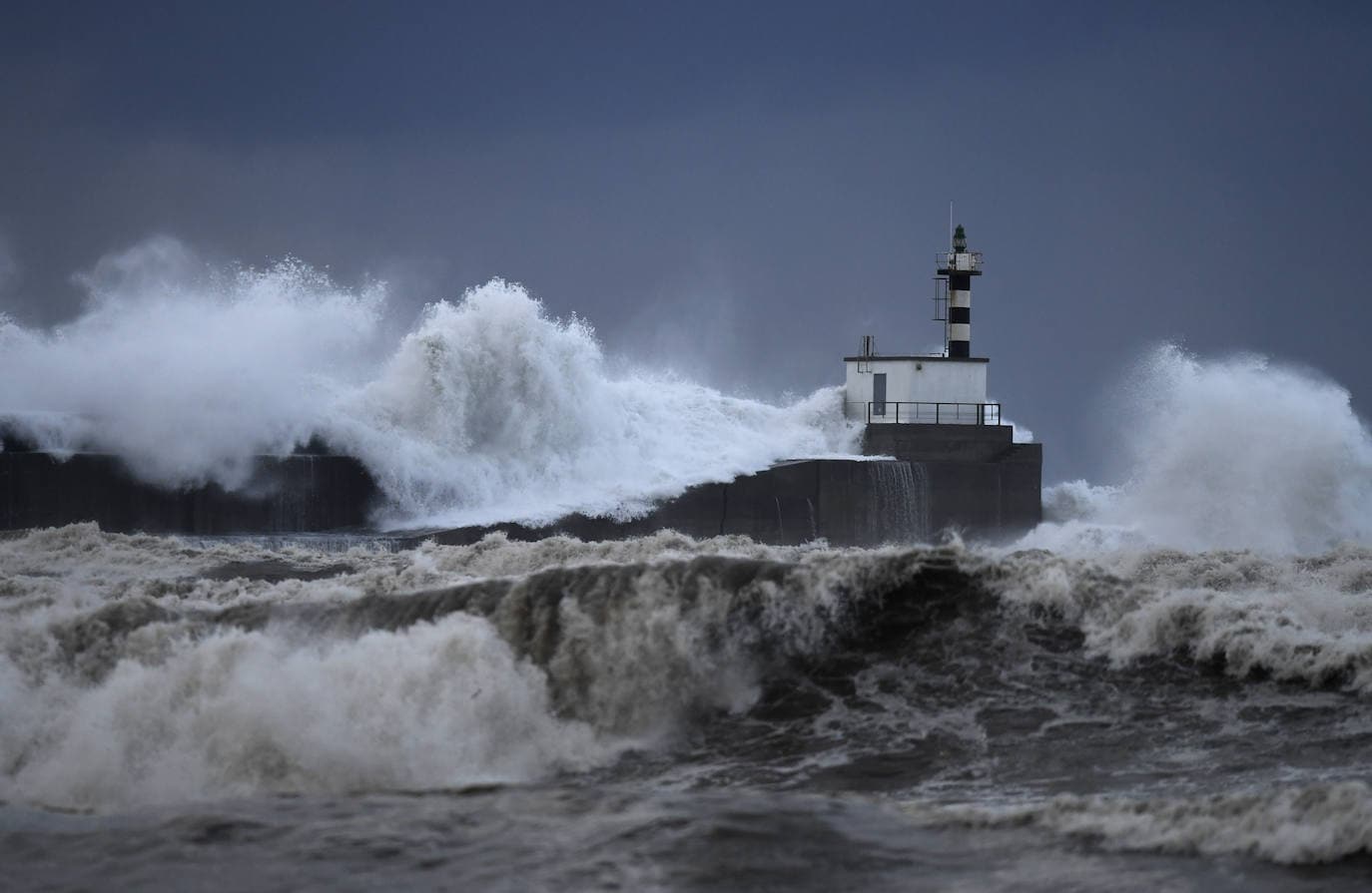 Fotos: Las espectaculares imágenes que deja el temporal en Viavélez y San Esteban de Pravia