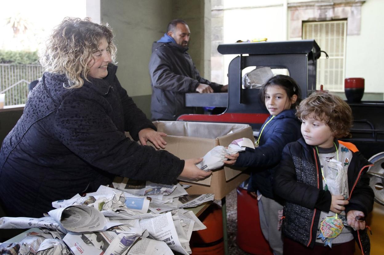 El colegio de Jove celebró el magüestu con sus alumnos. 