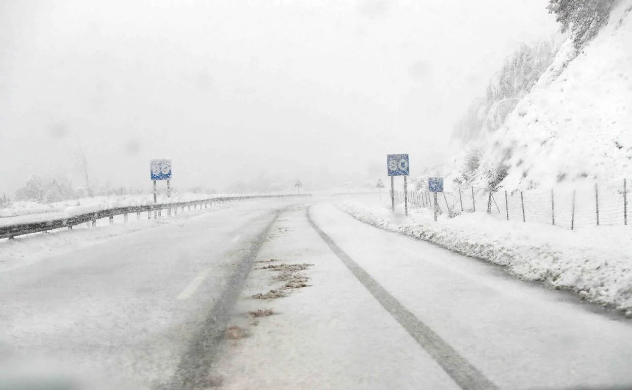 Temporal en Asturias | Las intensas nevadas obligan a suspender las clases en seis colegios asturianos