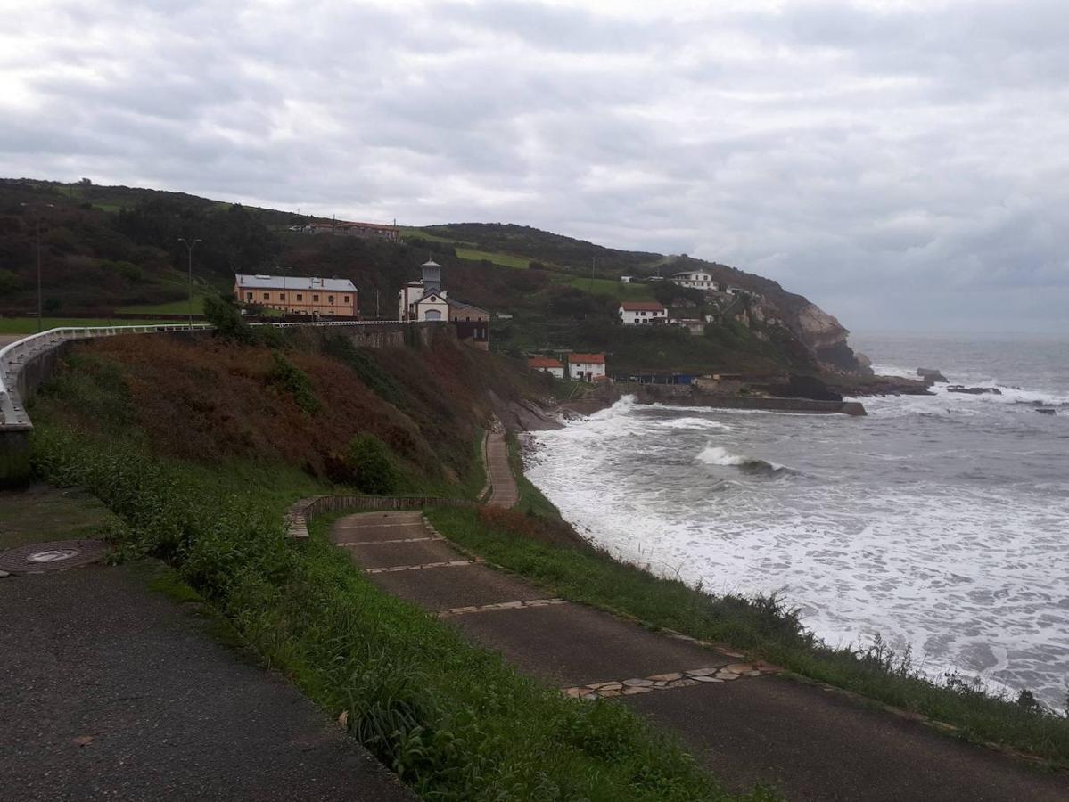 Recorremos una de las rutas costeras más espectaculares del litoral asturiano, situada entre la Playa de Arnao y San Juan de la Arena.