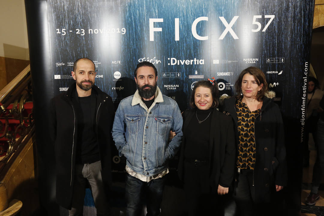 Ernesto Alterio, Quim Gutiérrez, Clara Lago y Montxo Armendáriz son algunos de los rostros conocidos de la gran pantalla que se han dado cita en Gijón con motivo del Festival Internacional de Cine de Xixón, cuya gala inaugural se ha celebrado en el Teatro Jovellanos.