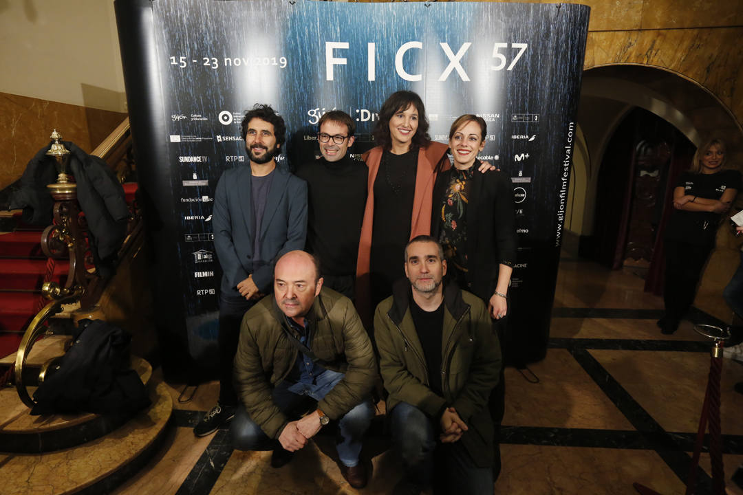 Ernesto Alterio, Quim Gutiérrez, Clara Lago y Montxo Armendáriz son algunos de los rostros conocidos de la gran pantalla que se han dado cita en Gijón con motivo del Festival Internacional de Cine de Xixón, cuya gala inaugural se ha celebrado en el Teatro Jovellanos.