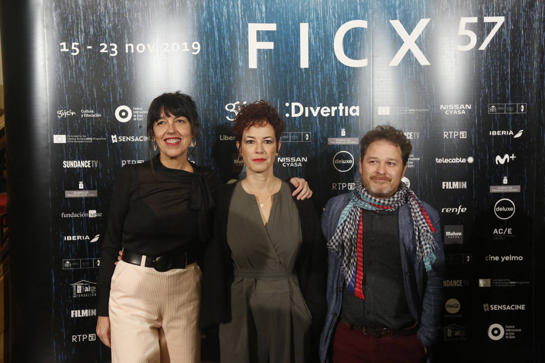 Ernesto Alterio, Quim Gutiérrez, Clara Lago y Montxo Armendáriz son algunos de los rostros conocidos de la gran pantalla que se han dado cita en Gijón con motivo del Festival Internacional de Cine de Xixón, cuya gala inaugural se ha celebrado en el Teatro Jovellanos.