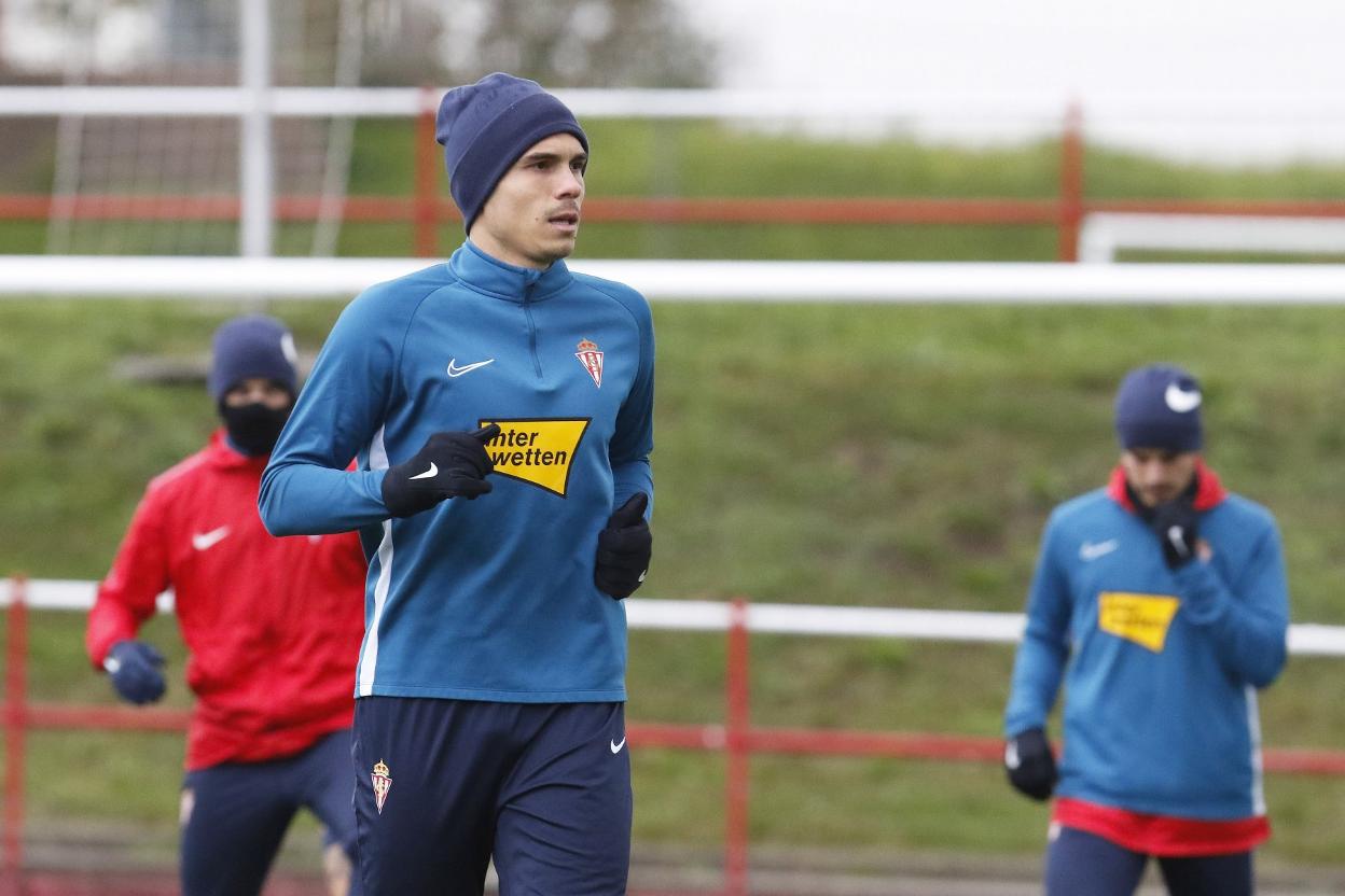 Djurdjevic, en el inicio del entrenamiento de ayer. 