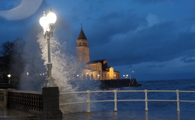 La boya del Puerto de Gijón registra olas de casi 10 metros