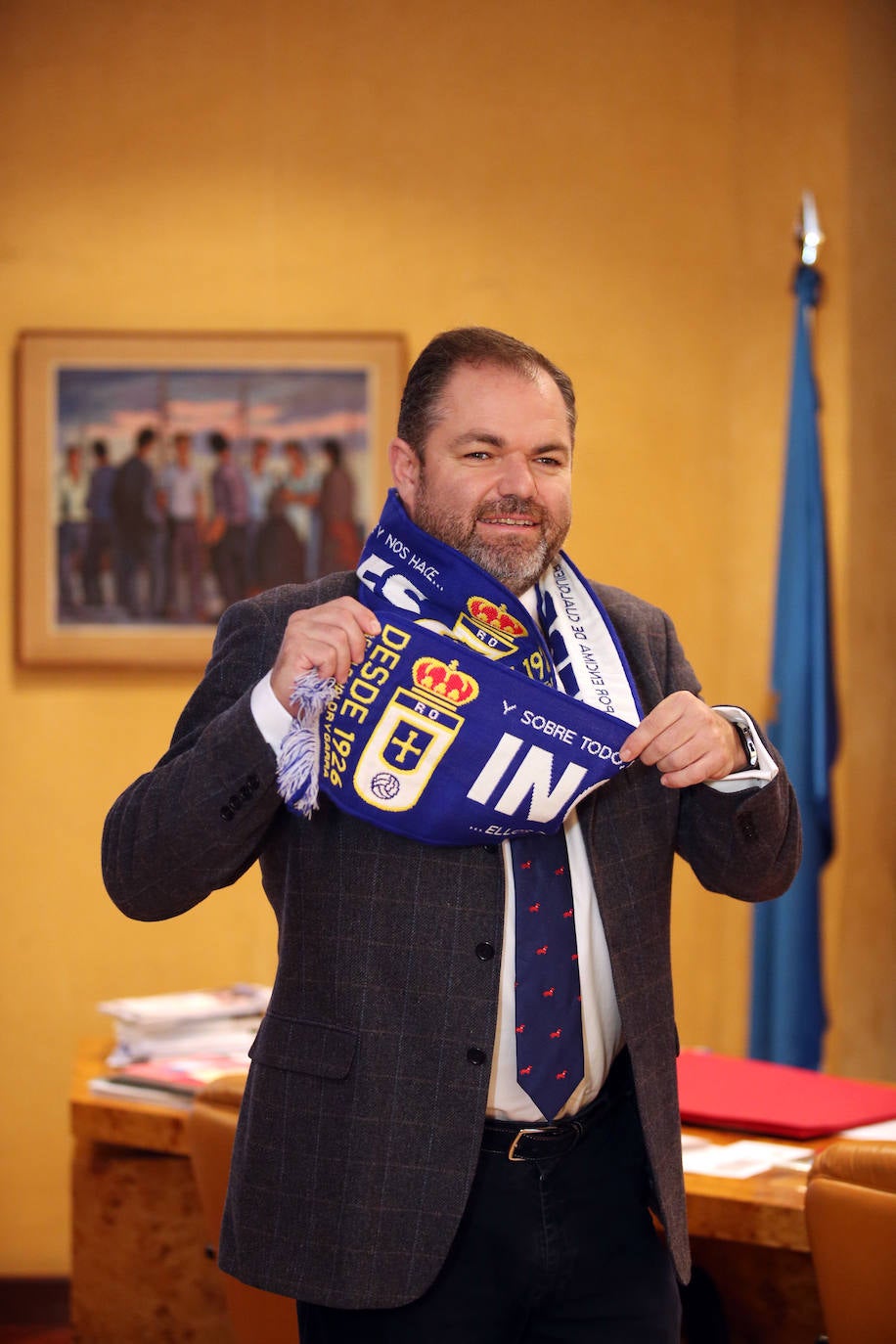 Carlos Paniceres, Cámara de Comercio de Oviedo: «Espero que sea un buen partido, que reine la deportividad y gane el Oviedo»