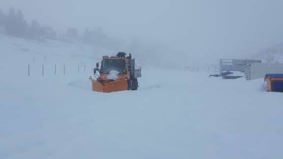 El último temporal ha dejado un espeso manto de nieve en Fuentes de Invierno. 