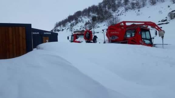 El último temporal ha dejado un espeso manto de nieve en Fuentes de Invierno. 