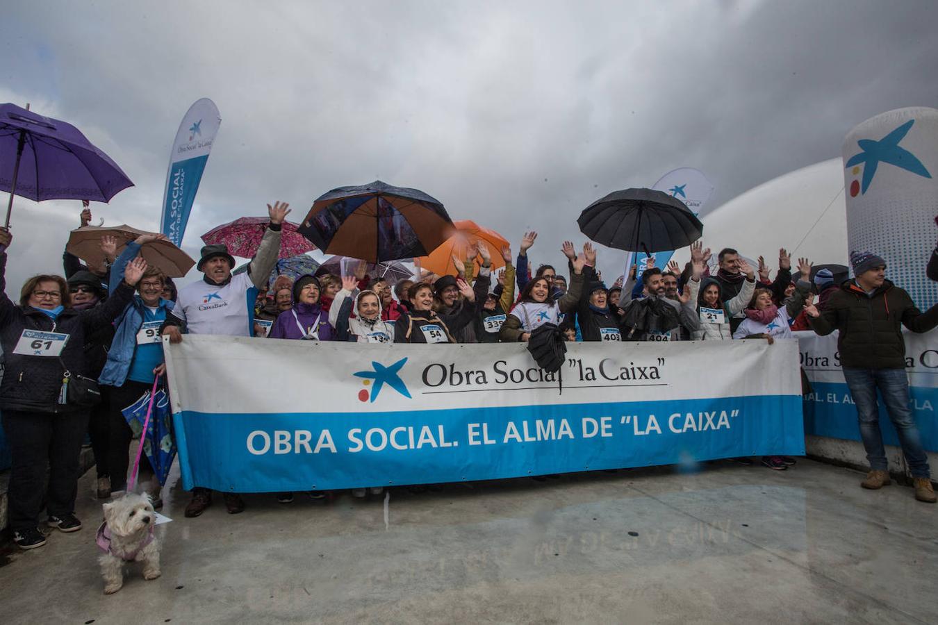 Salida de la marcha en la plaza del Centro Niemeyer. 