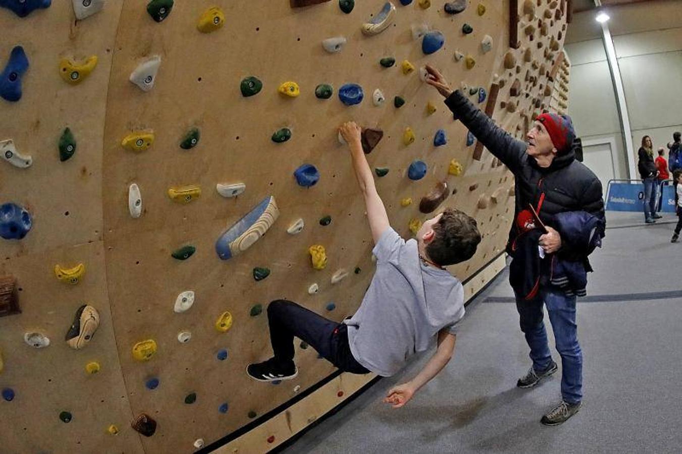 Fotos: ¿Estuviste en la primera prueba de la Copa de Asturias de escalada? ¡Búscate!