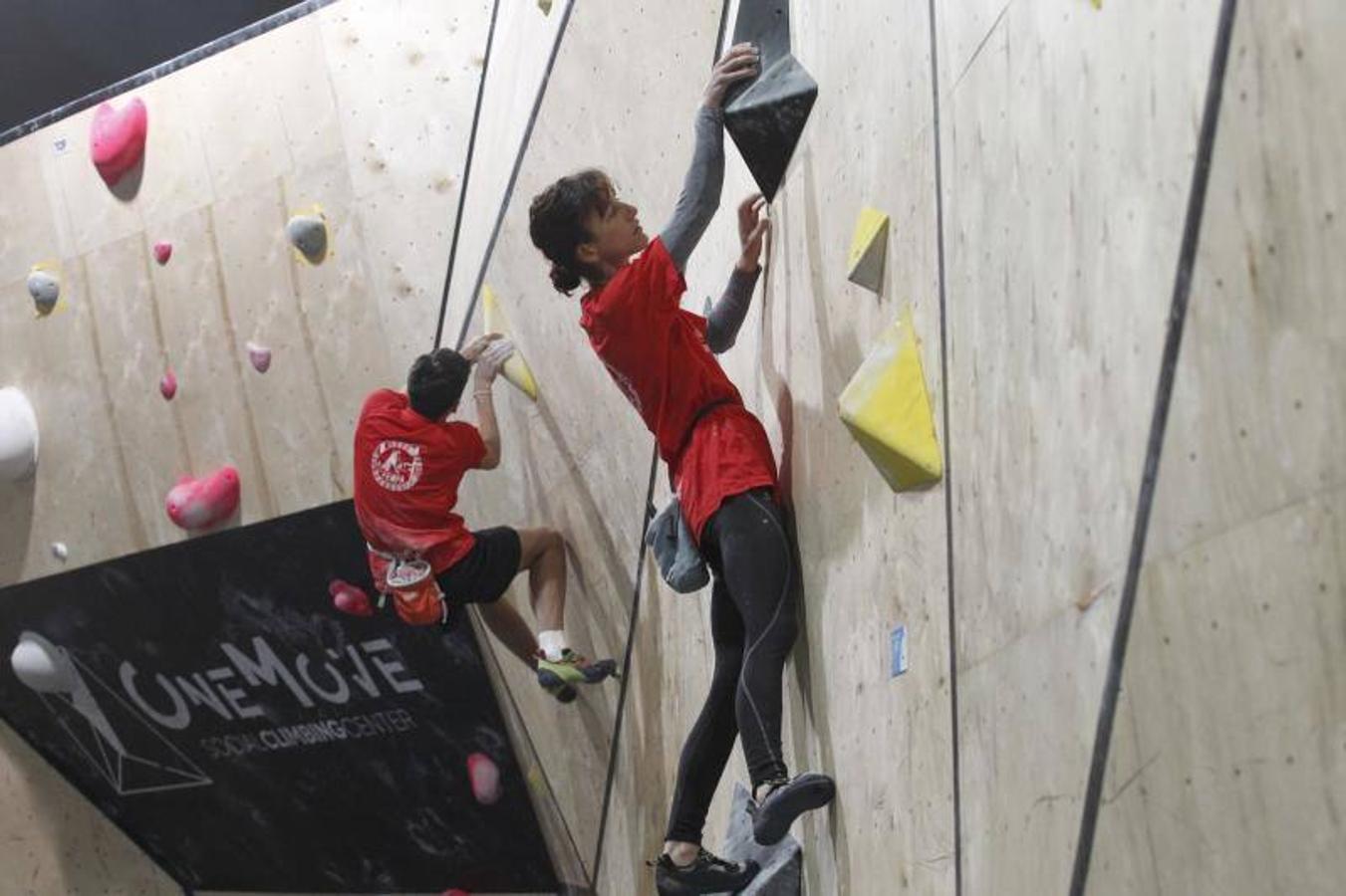 Fotos: ¿Estuviste en la primera prueba de la Copa de Asturias de escalada? ¡Búscate!