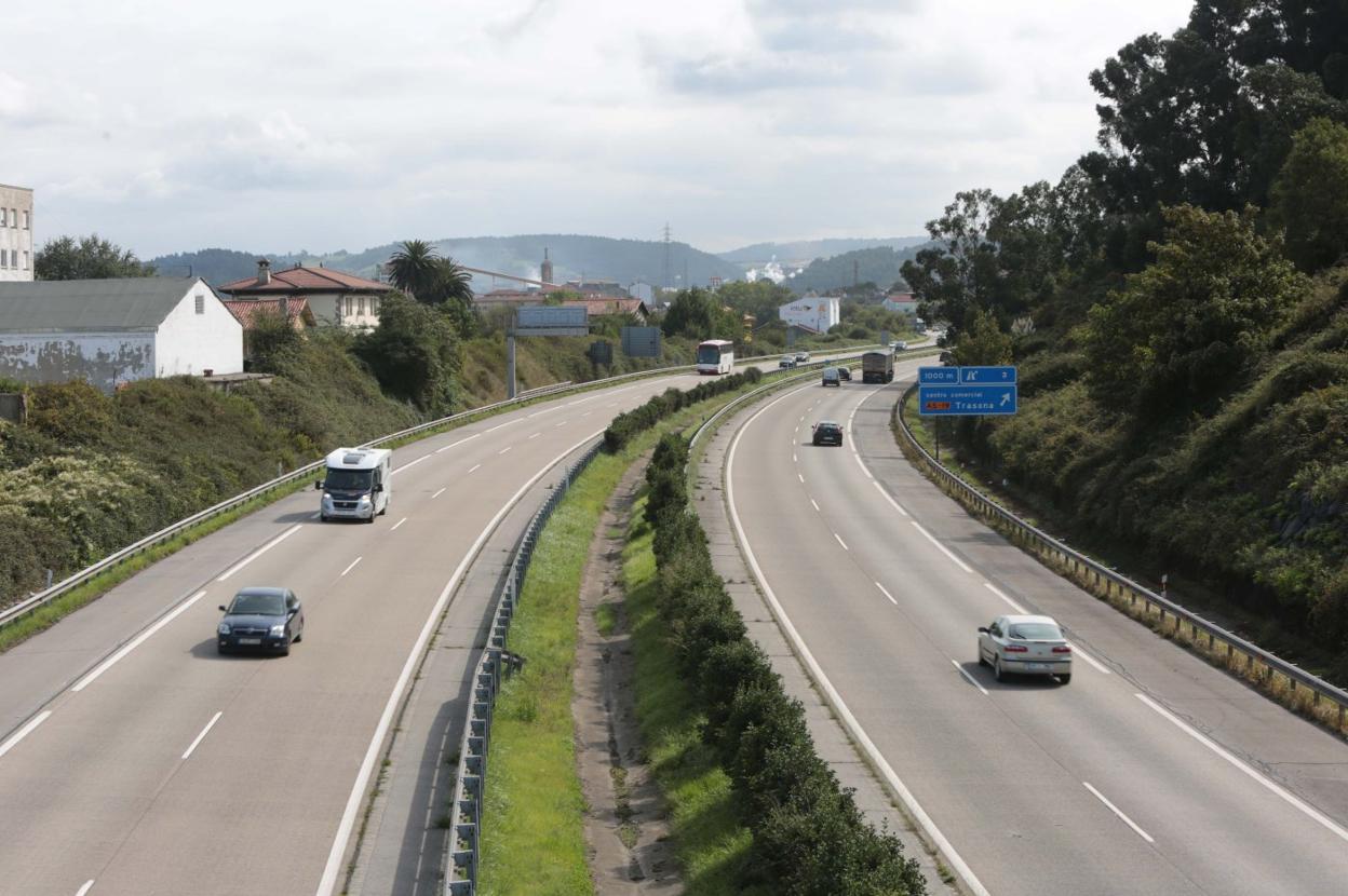 La autopista AI-81 a su paso por Trasona. 