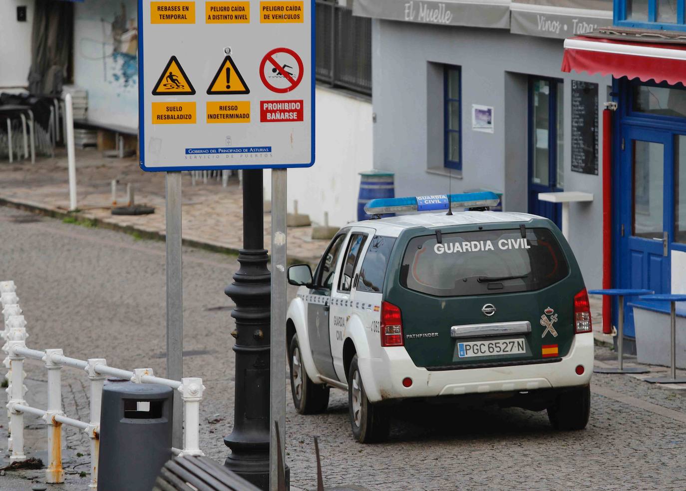 El hombre fue arrastrado por una ola cuando se encontraba pescando solo en el muelle exterior