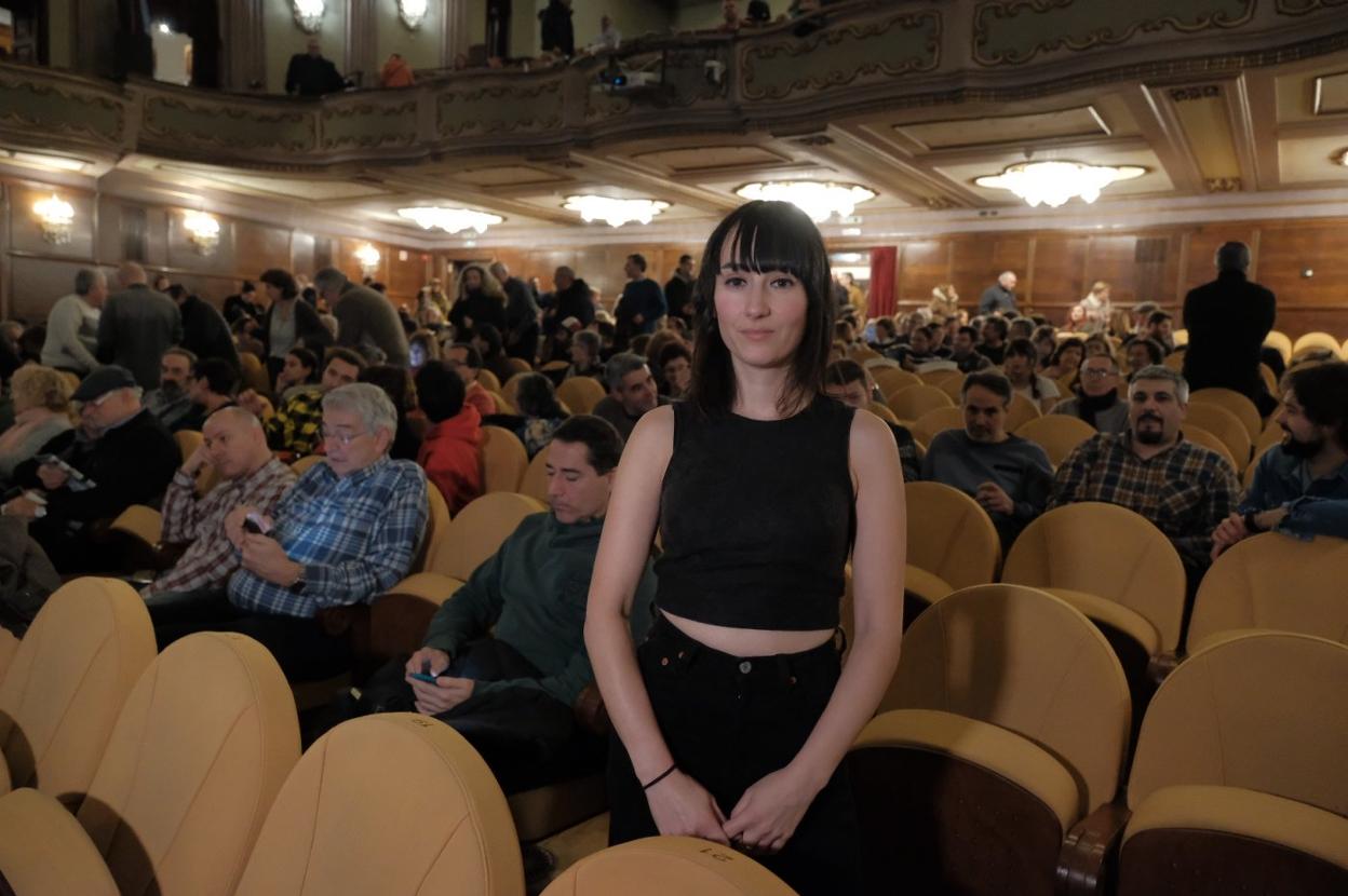 Elisa Cepedal, única presencia asturiana en la Sección Oficial de largos, antes de la proyección. 