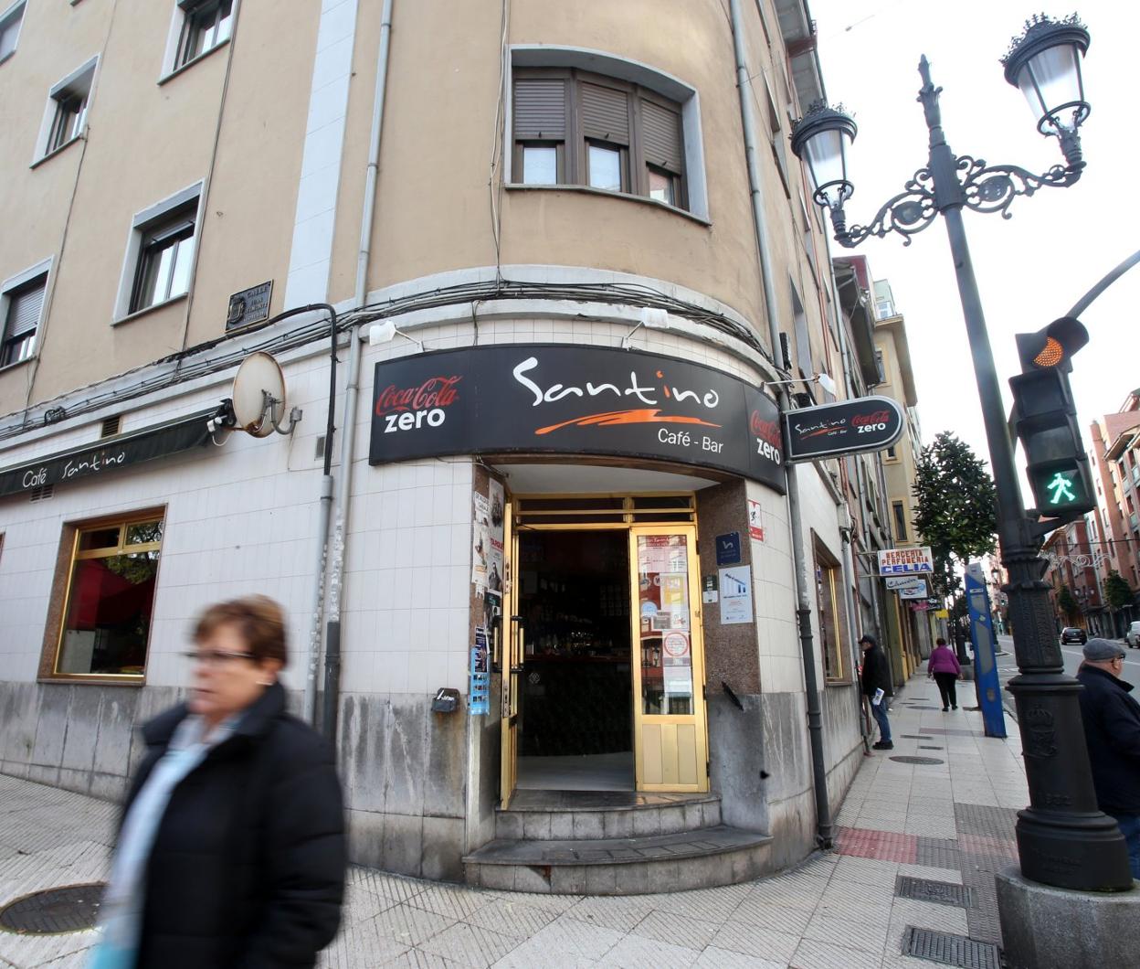 Roban en un bar de Fuertes Acevedo a través del método del alcantarillazo |  El Comercio: Diario de Asturias
