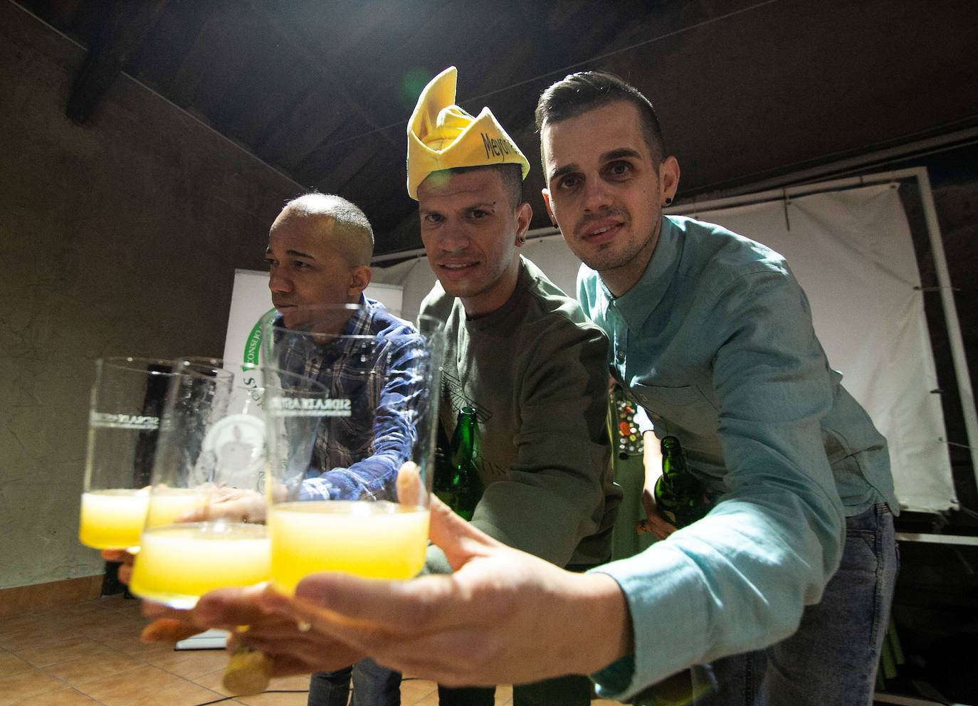 El camarero de la sidrería El Madreñeru de Pola de Siero ha sido el décimo séptimo en conseguirlo