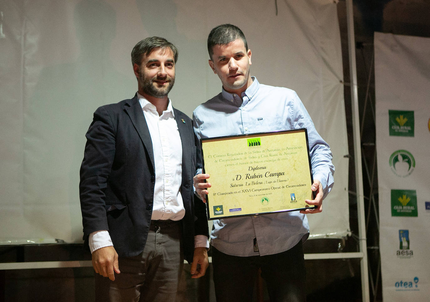 El camarero de la sidrería El Madreñeru de Pola de Siero ha sido el décimo séptimo en conseguirlo