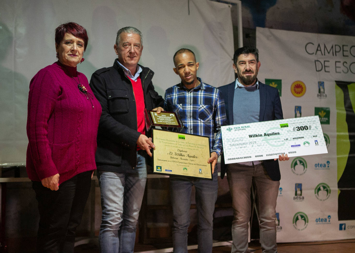 El camarero de la sidrería El Madreñeru de Pola de Siero ha sido el décimo séptimo en conseguirlo