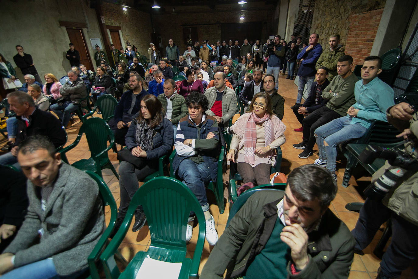 El camarero de la sidrería El Madreñeru de Pola de Siero ha sido el décimo séptimo en conseguirlo
