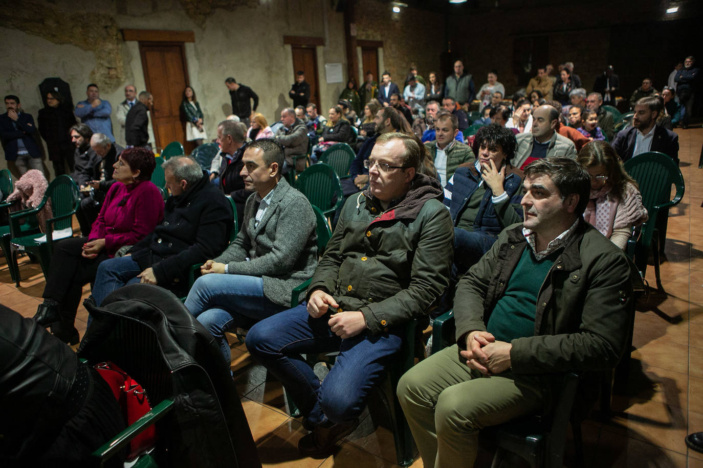 El camarero de la sidrería El Madreñeru de Pola de Siero ha sido el décimo séptimo en conseguirlo