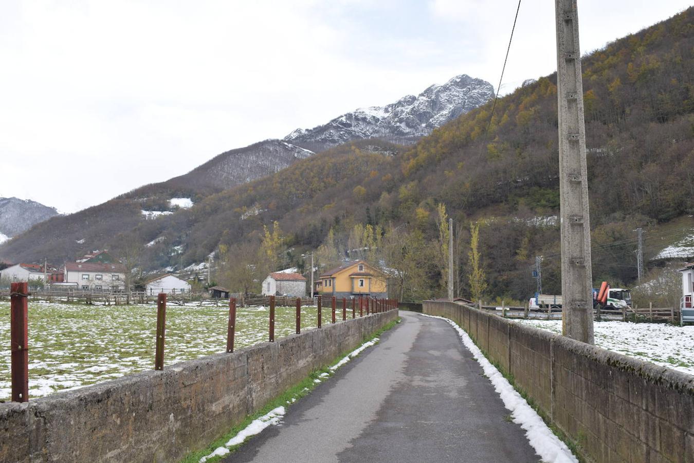 Fotos: Un paseo con nieve por la Senda Verde Foyoso