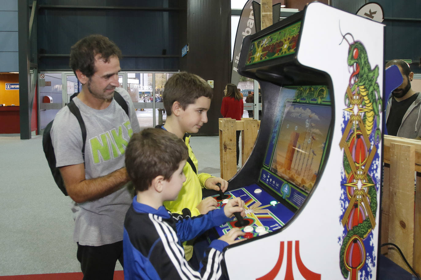 La mayor feria de videojuegos, tecnología e innovación del norte de España, que organiza EL COMERCIO junto con Cuicui Studios, abrió sus puertas, este sábado, en el Recinto Ferial Luis Adaro.