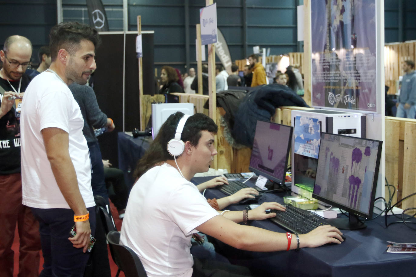 La mayor feria de videojuegos, tecnología e innovación del norte de España, que organiza EL COMERCIO junto con Cuicui Studios, abrió sus puertas, este sábado, en el Recinto Ferial Luis Adaro.