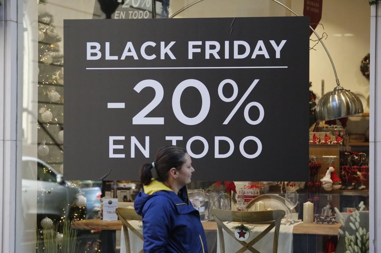 Decenas de establecimientos ya se han adelantado a los descuentos del 'Black Friday'. 