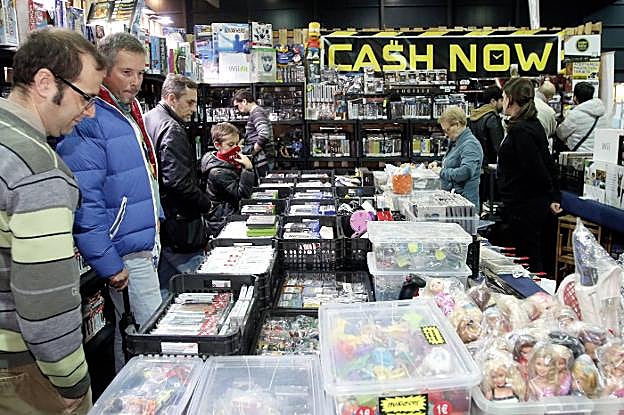 El mercadillo es uno de los puntos más concurridos y buena muestra de la variedad de productos que ofrece. 