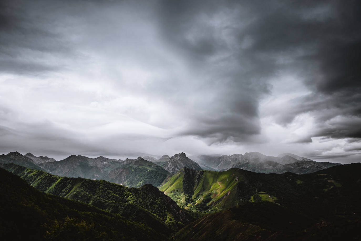 De Oriente a Occidente, entre playas y montañas, estas son algunas de las mejores escenas presentadas al concurso de fotografía 'Escenas de Asturias' de EL COMERCIO con el patrocinio de El Gaitero 