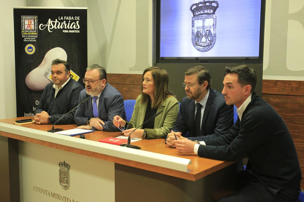 Juan José Menéndez, Alfredo García, Begoña López, Javier Nievas y Edén Jiménez, durante la presentación. 