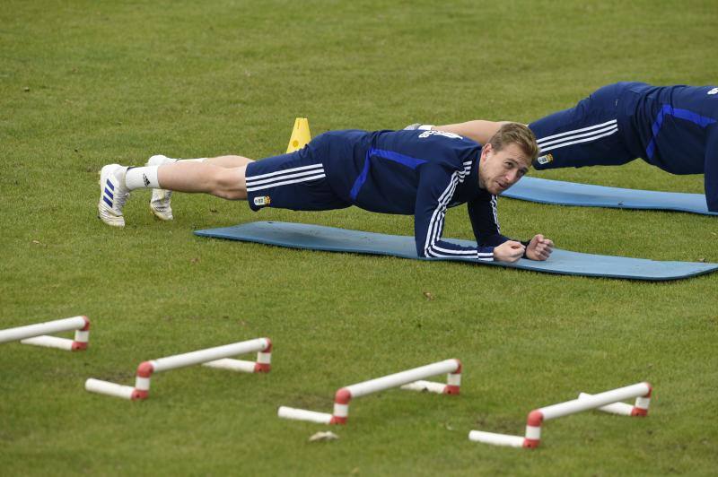 Los jugadores del Real Oviedo han entrenado este miércoles para preparar el encuentro del próximo domingo contra el Rayo Vallecano. 