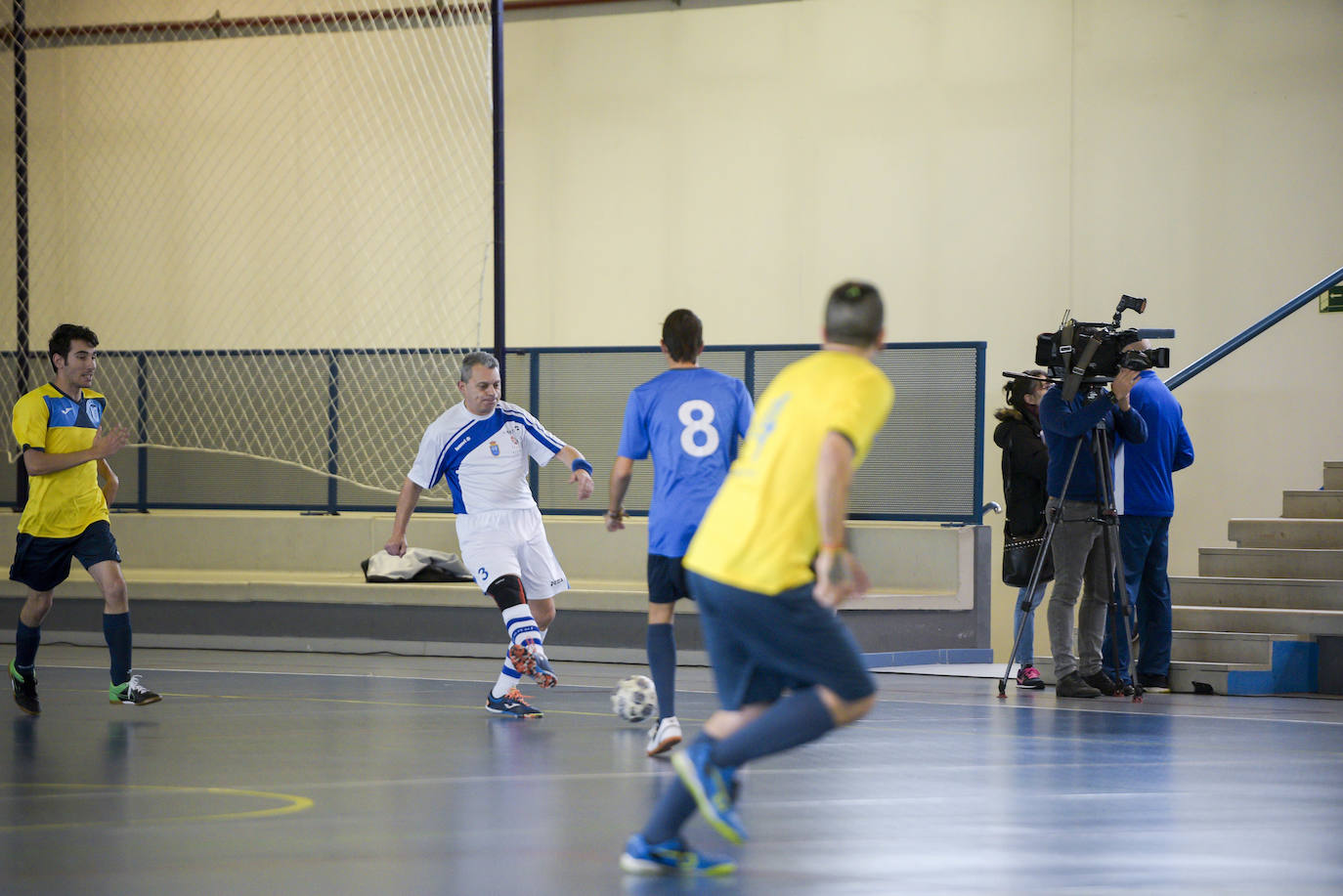 El polideportivo de Teatinos acogió un partido de fútbol sala para dar visibilidad y normalizar la enfermedad mental