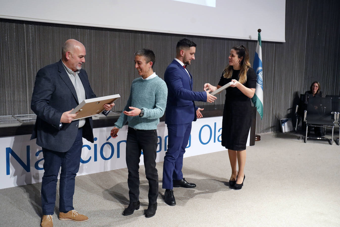 El Club Natación Santa Olaya reunió este viernes a sus mejores deportistas en la gala anual del club que se celebró en el recinto ferial Luis Adaro. Aroa Silva y César Castro fueron distinguidos. 