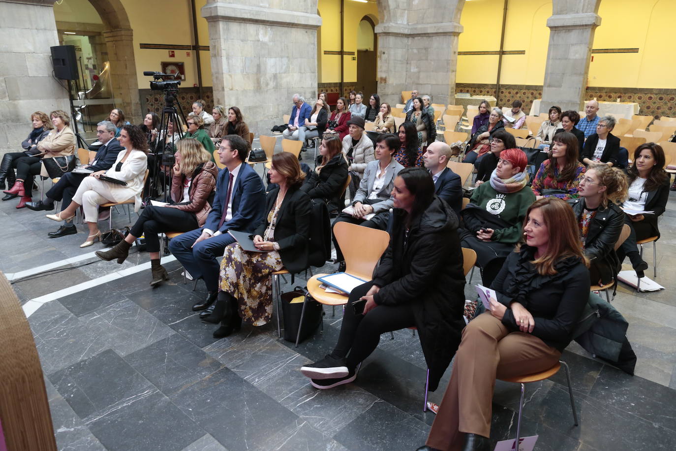 La directora general de Igualdad del Principado, Nuria Varela, ha sido la encargada de abrir la jornada Futuro en Femenino organizada en Gijón por EL COMERCIO.