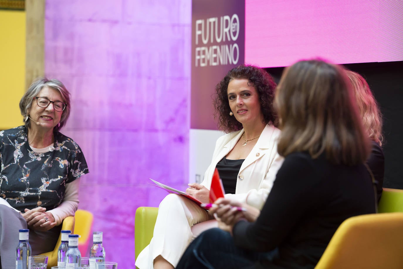 La directora general de Igualdad del Principado, Nuria Varela, ha sido la encargada de abrir la jornada Futuro en Femenino organizada en Gijón por EL COMERCIO.