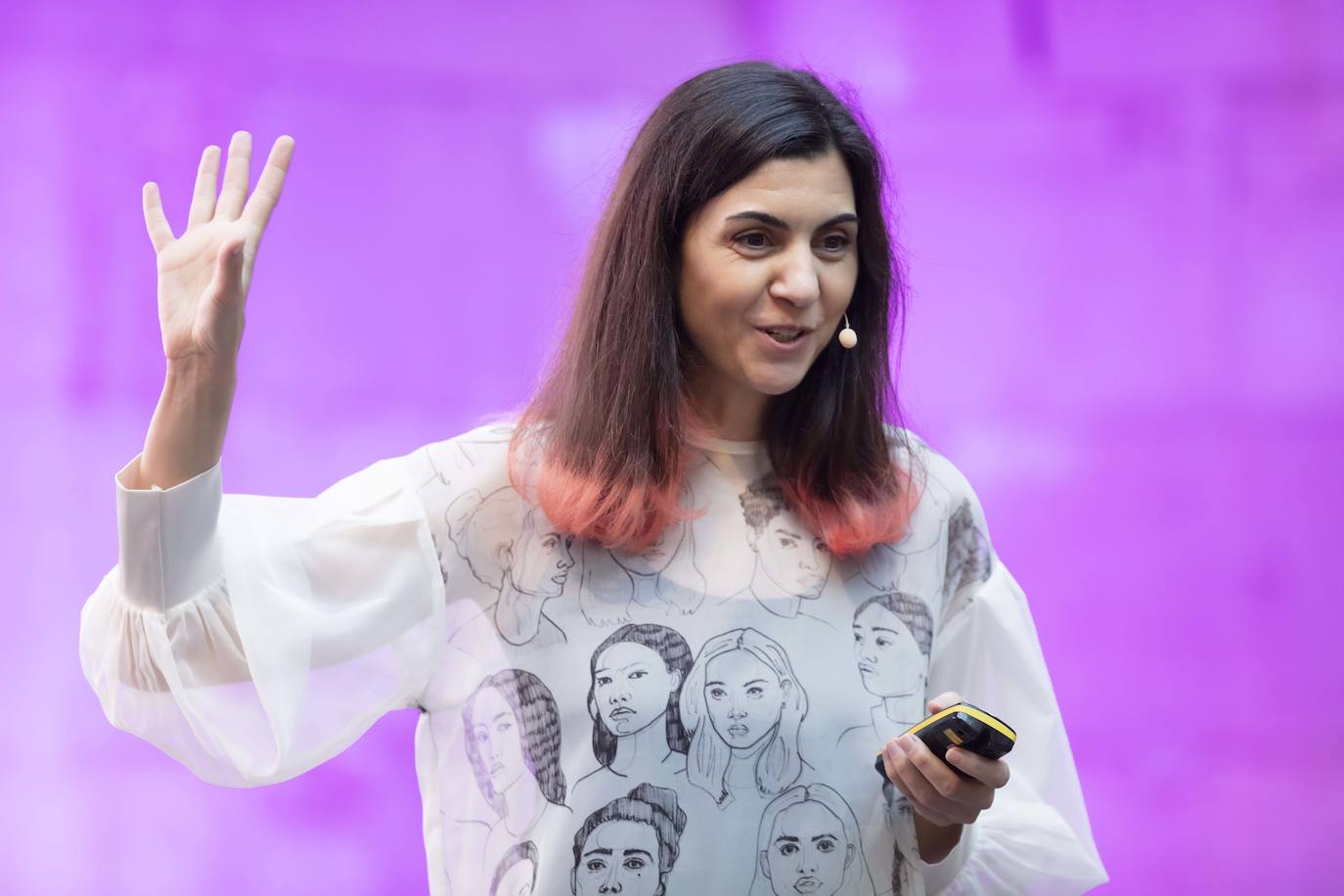 La directora general de Igualdad del Principado, Nuria Varela, ha sido la encargada de abrir la jornada Futuro en Femenino organizada en Gijón por EL COMERCIO.