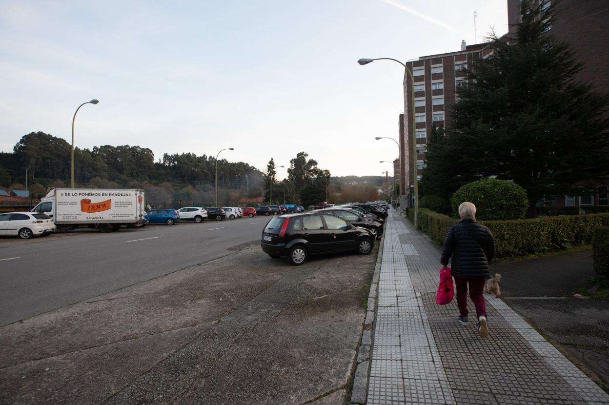 La agresión se produjo entre dos coches en la calle Martinete a la altura del colegio. 