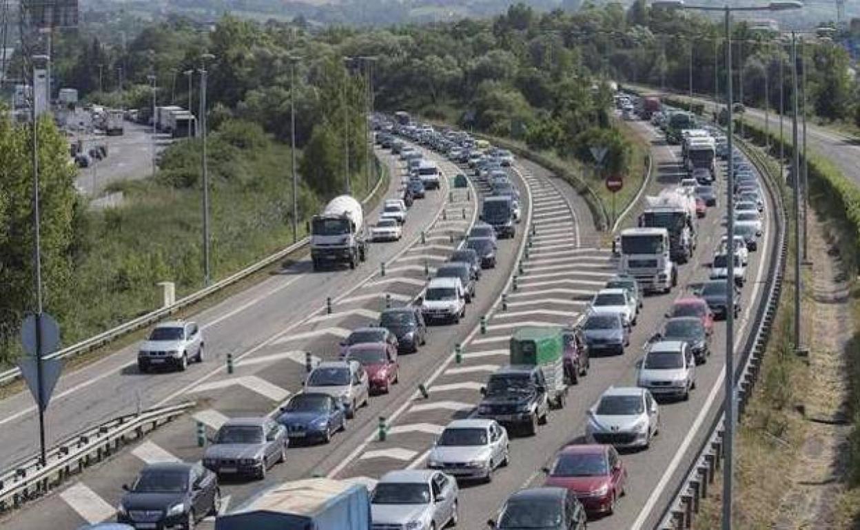 El Ministerio de Fomento inicia las obras del tercer carril en la autopista 'Y'