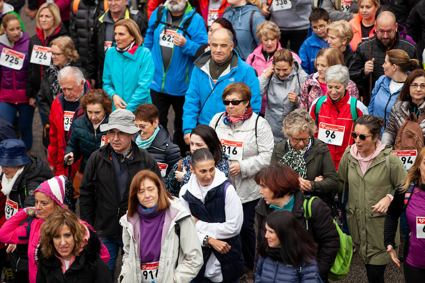 Ha llovido mucho, pero eso no mermó los ánimos de los participantes en la Marcha Familiar Solidaria de EL COMERCIO, organizada este año en beneficio de la asociación Galbán, dedicada a apoyar a familias de niños con cáncer.