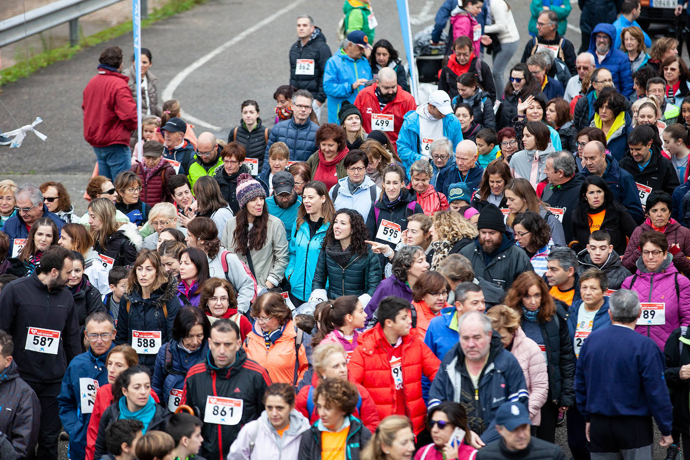 Ha llovido mucho, pero eso no mermó los ánimos de los participantes en la Marcha Familiar Solidaria de EL COMERCIO, organizada este año en beneficio de la asociación Galbán, dedicada a apoyar a familias de niños con cáncer.