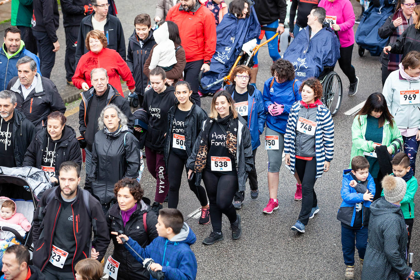 Ha llovido mucho, pero eso no mermó los ánimos de los participantes en la Marcha Familiar Solidaria de EL COMERCIO, organizada este año en beneficio de la asociación Galbán, dedicada a apoyar a familias de niños con cáncer.