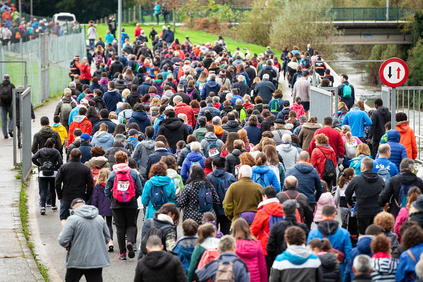 Ha llovido mucho, pero eso no mermó los ánimos de los participantes en la Marcha Familiar Solidaria de EL COMERCIO, organizada este año en beneficio de la asociación Galbán, dedicada a apoyar a familias de niños con cáncer.