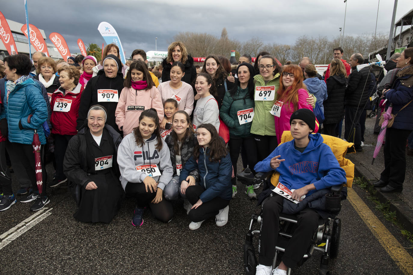 Ha llovido mucho, pero eso no mermó los ánimos de los participantes en la Marcha Familiar Solidaria de EL COMERCIO, organizada este año en beneficio de la asociación Galbán, dedicada a apoyar a familias de niños con cáncer.