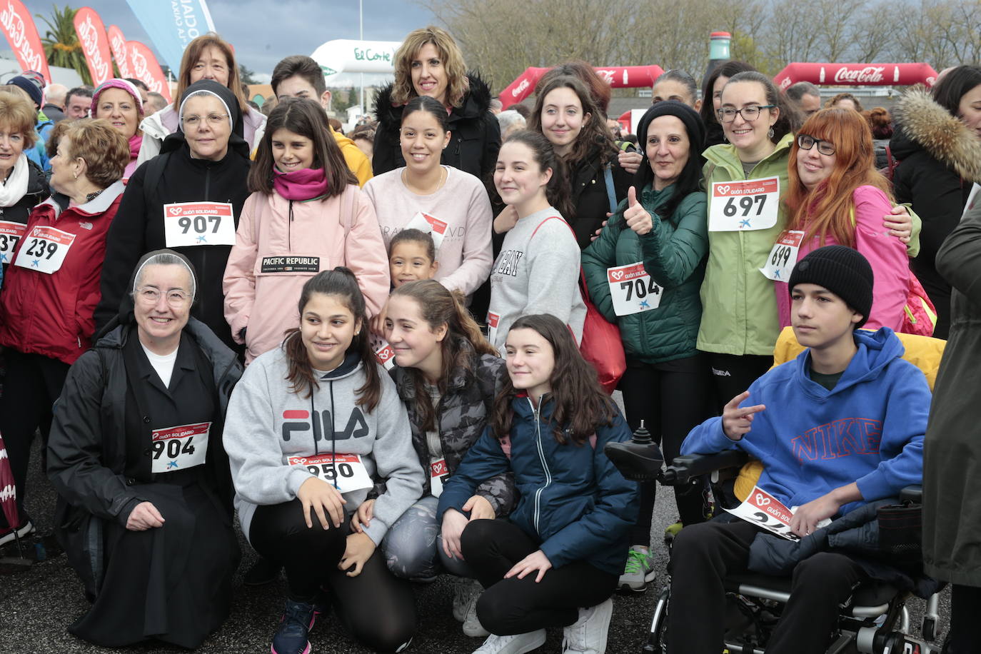 Ha llovido mucho, pero eso no mermó los ánimos de los participantes en la Marcha Familiar Solidaria de EL COMERCIO, organizada este año en beneficio de la asociación Galbán, dedicada a apoyar a familias de niños con cáncer.