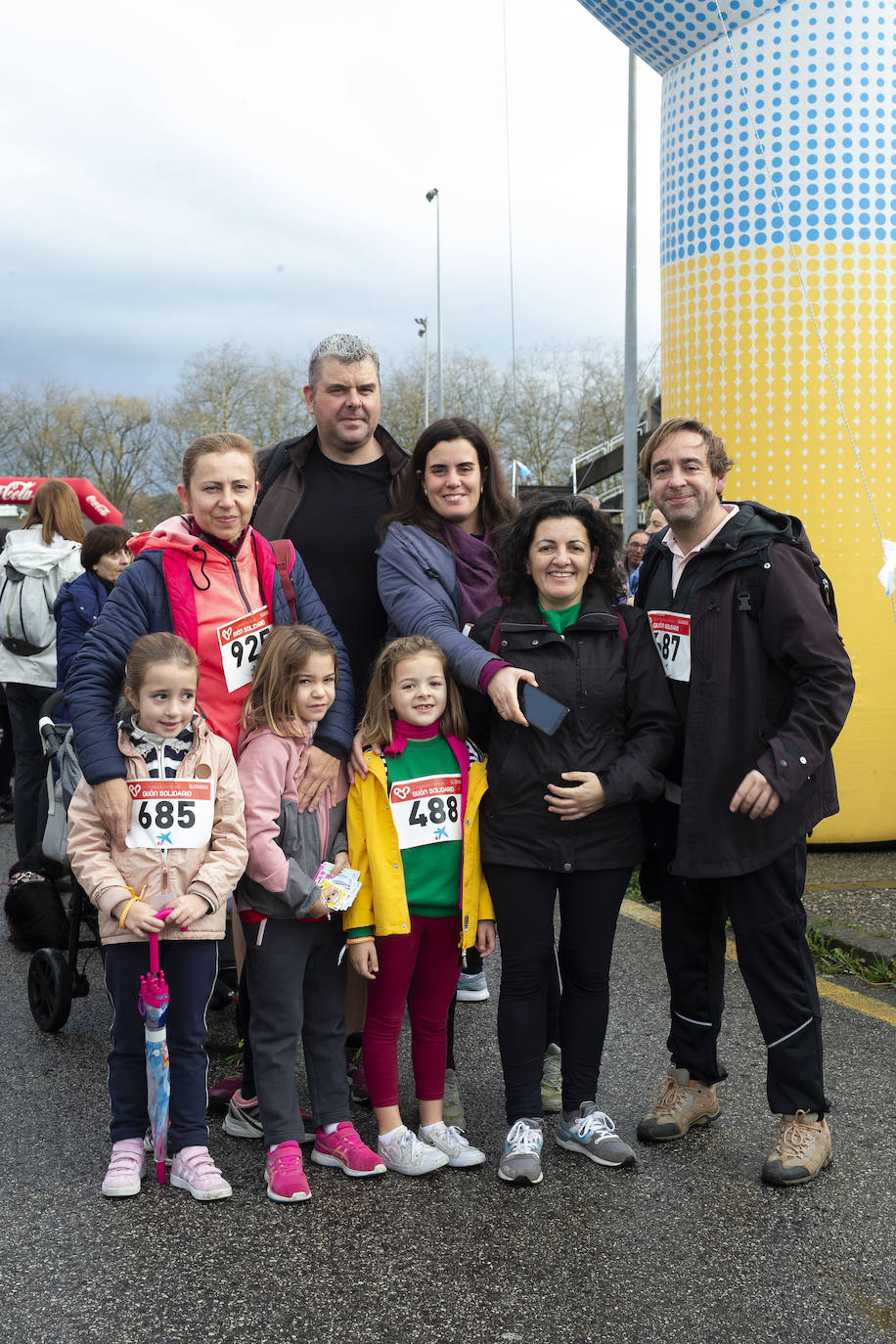 Ha llovido mucho, pero eso no mermó los ánimos de los participantes en la Marcha Familiar Solidaria de EL COMERCIO, organizada este año en beneficio de la asociación Galbán, dedicada a apoyar a familias de niños con cáncer.