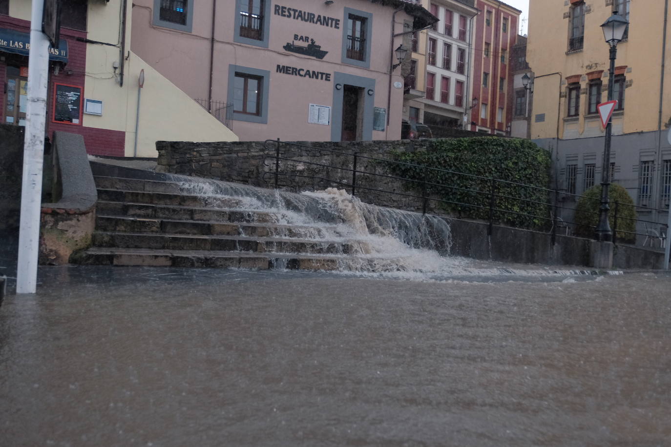 Fotos: Las intensas lluvias causan inundaciones en Gijón y Luanco