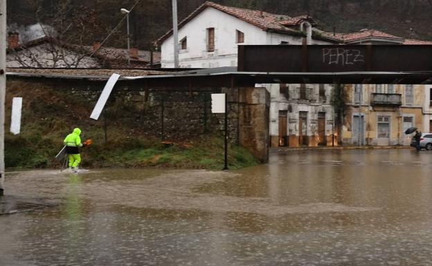 Galería. La tormenta dejó inundaciones importantes en la zona oriental de Asturias.